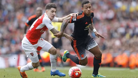Depay (phải) và đồng đội đang rất khát thắng trước đối thủ yếu