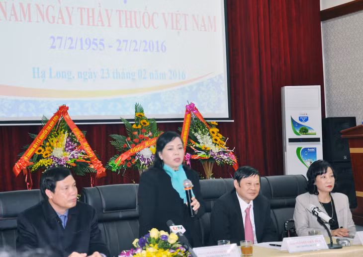 Bộ trưởng Bộ Y tế Nguyễn Thị Kim Tiến phát biểu tại buổi làm việc.