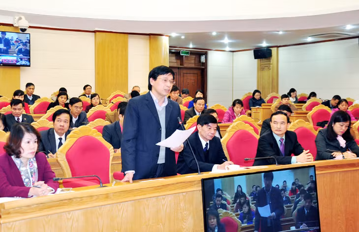 Đồng chí Phạm Văn Điệt, Chủ tịch Uỷ ban MTTQ tỉnh phát biểu trong hội nghị của tỉnh về việc thành lập cơ quan tham mưu, giúp việc chung trong khối MTTQ và các đoàn thể CT-XH cấp huyện, ngày 17-12-2015.