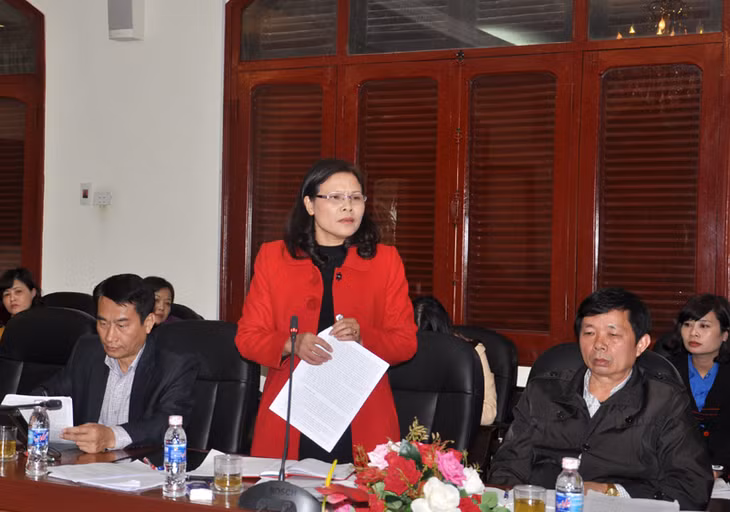 Lãnh đạo Sở Nội vụ góp ý kiến tại buổi làm việc.