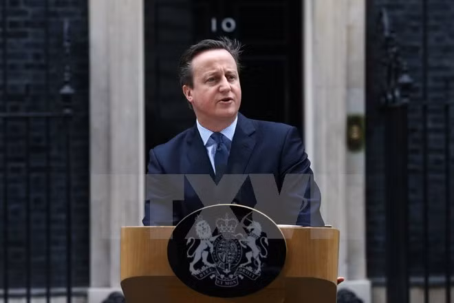 Thủ tướng Anh David Cameron phát biểu trước báo giới sau cuộc họp nội các tại số 10 phố Downing, London ngày 20/2. (Ảnh: AFP/TTXVN)