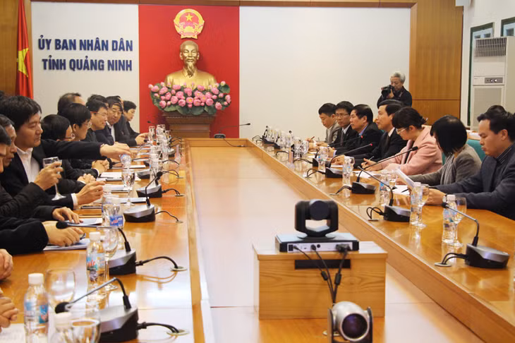 Quang cảnh buổi làm việc