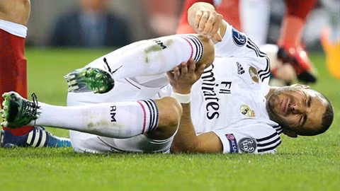 Benzema sẽ không có mặt trong đội hình xuất phát của Real Madrid đêm nay