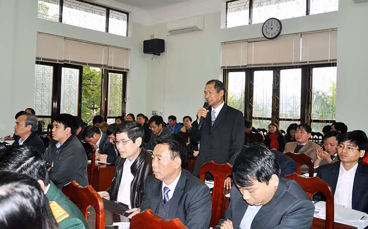 Đại biểu huyện Tiên Yên đề xuất ý kiến trong buổi làm việc giữa Thường trực Tỉnh ủy với Huyện ủy Tiên yên về triển khai Nghị quyết 19-NQ/TU, ngày 23-2-2016.
