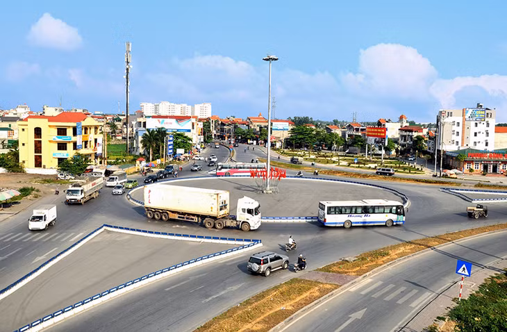 Đảo giao thông ngã ba đường 10.