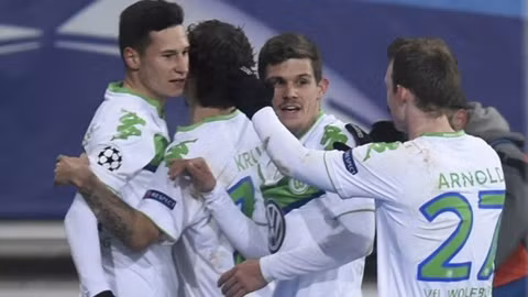 Draxler giúp Wolfsburg giành chiến thắng ngay trên sân Gent.