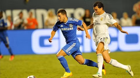Hazard (trái) sẽ trở thành đồng đội của Pepe tại Real Madrid từ mùa sau?