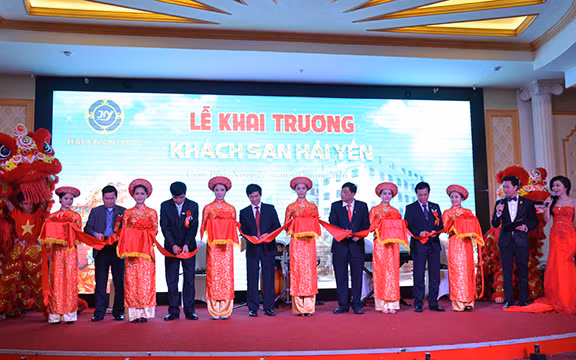 cắt băng