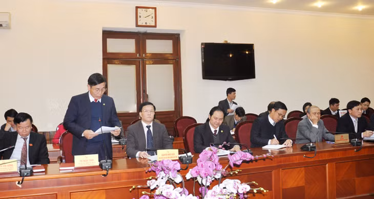 Lãnh đạo Ban Tổ chức Tỉnh ủy báo cáo Đề án phương hướng công tác nhân sự ứng cử đại biểu Quốc hội tỉnh và nhân sự chủ chốt HĐND cấp tỉnh, cấp tỉnh, cấp huyện, nhiệm kỳ 2016-2021. 