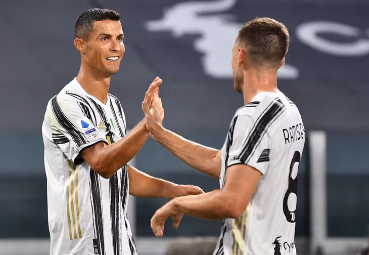 Ronaldo ghi một bàn và kiến tạo một bàn giúp Juve thắng lớn ngày ra mắt của HLV Pirlo. (Ảnh: Getty).