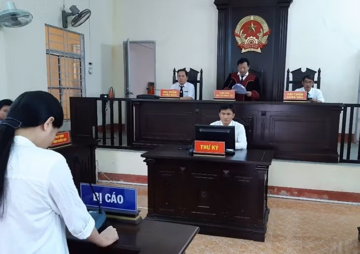Bị cáo bị tuyên phạt 6 năm tù về tội "mua bán phụ nữ" .