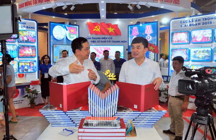 Phó Bí thư 