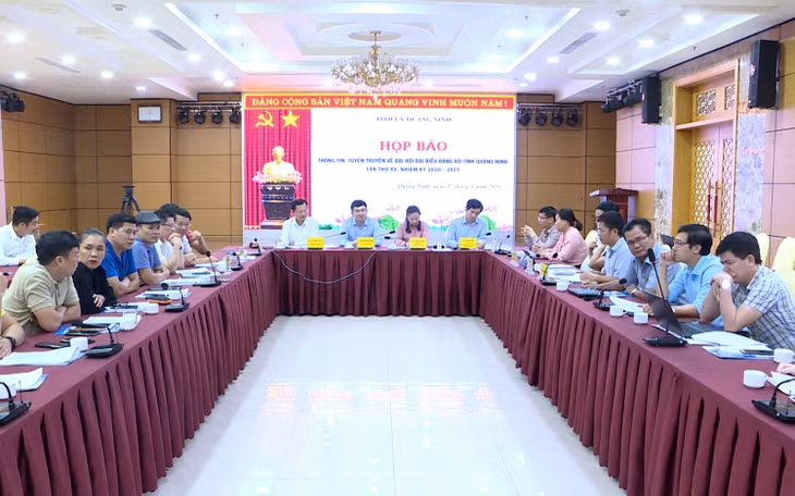 Quang cảnh buổi họp báo.