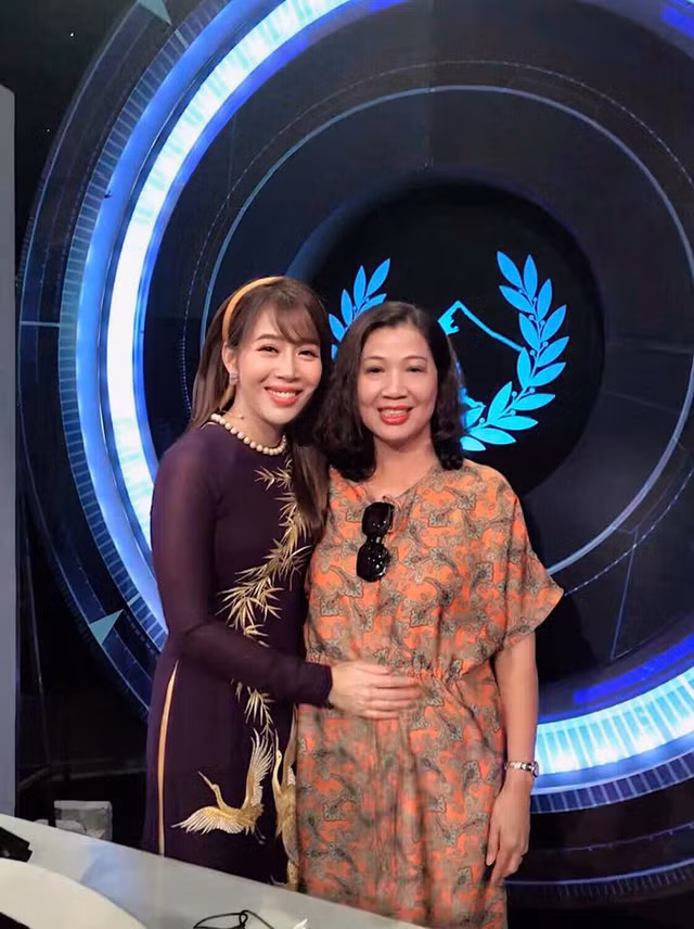 BTV Diệp Chi và mẹ.
