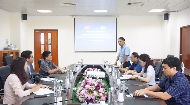 Quang cảnh buổi làm việc.