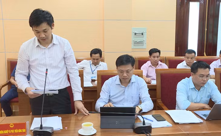 Lãnh đạo Sở Nông nghiệp và Phát triển nông thôn báo cáo tại cuộc họp.