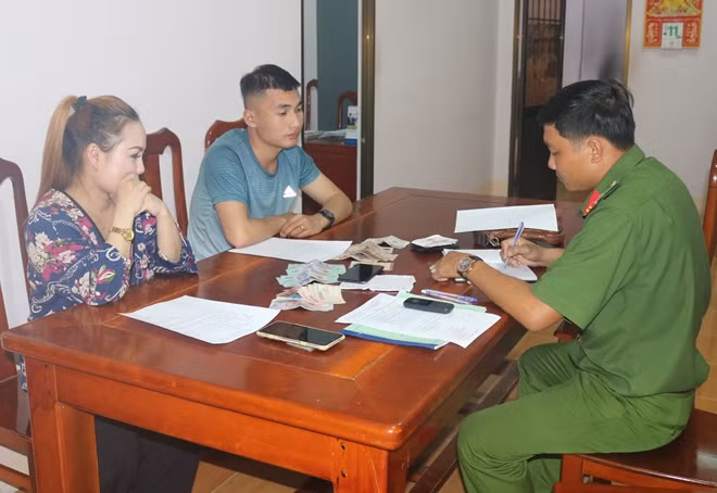 Phòng Cảnh sát hình sự mời làm việc đối với Hà và Hiếu.