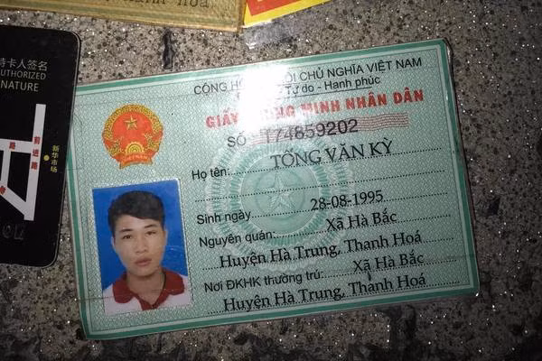 CMND của nam thanh niên bị rơi lại sau khi bỏ trốn khỏi hiện trường