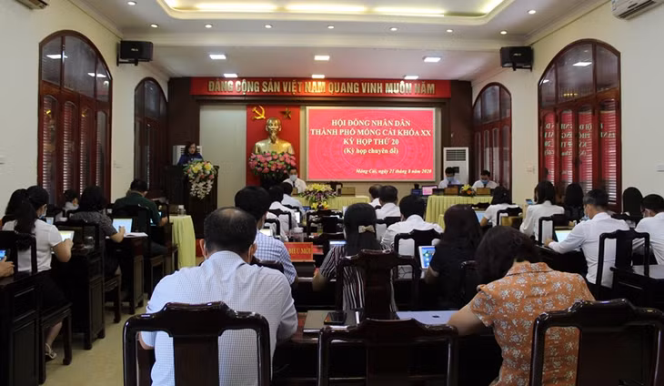 Tại kỳ họp thứ 20 của HĐND TP Móng Cái, các tiện ích của thành phố thông mình đã được ứng dụng hiệu quả, nhiều đổi mới.ND TP Móng Cái thứ 20