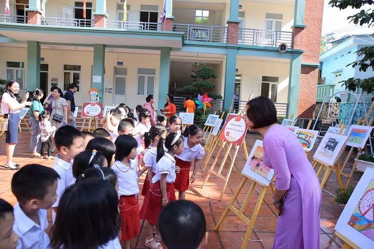 Trong gần 2 tuần phát động, nhà trường nhận được gần 1500 bức tranh của học sinh tất cả các khổi