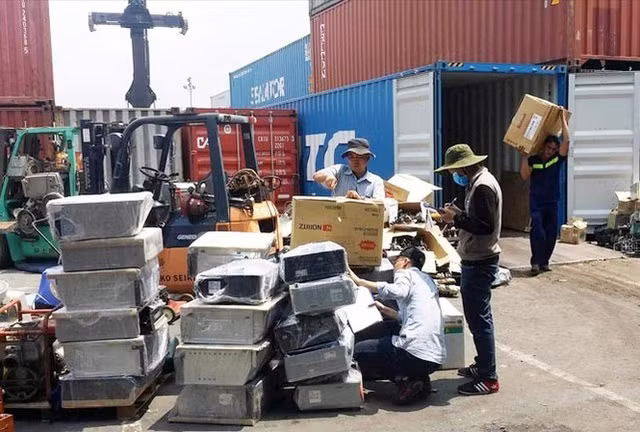 Giải quyết phế liệu nhập khẩu luôn là bài toán khiến cơ quan chức năng 