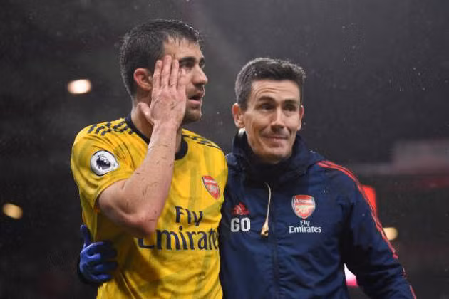  Sokratis không còn chỗ đứng ở Arsenal.