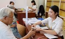Trường hợp tuổi nghỉ hưu có thời gian lẻ đến đủ 6 tháng thì mức giảm là 1%, từ trên 6 tháng thì không giảm tỷ lệ phần trăm do nghỉ hưu trước tuổi.