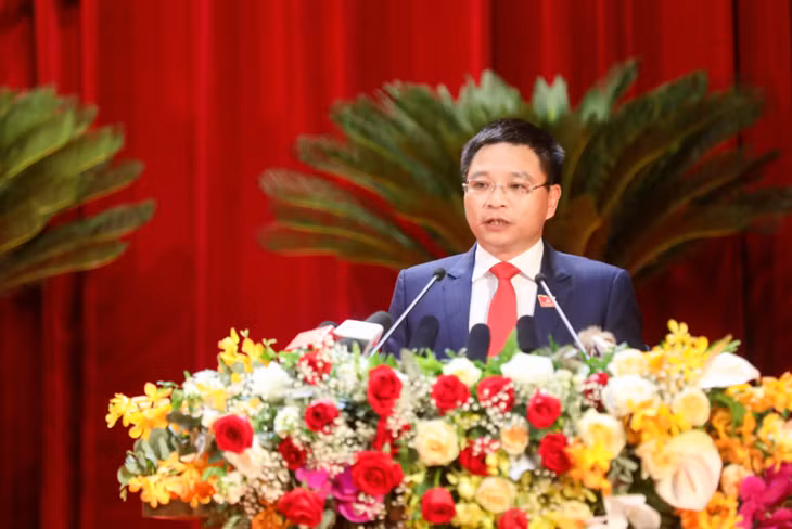 Đồng chí Nguyễn Văn Thắng, Phó Bí thư Tỉnh ủy khoá XIV, Chủ tịch UBND tỉnh, trình bày diễn văn khai mạc Đại hội.
