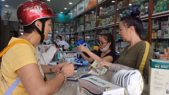 Doanh thu nhiều nhà thuốc tăng mạnh trong thời gian diễn ra COVID-19 - Ảnh: BÔNG MAI