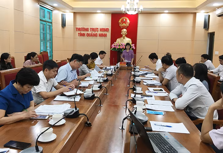 Quang cảnh buổi làm việc.