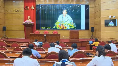 Quang cảnh buổi tọa đàm trực tuyến