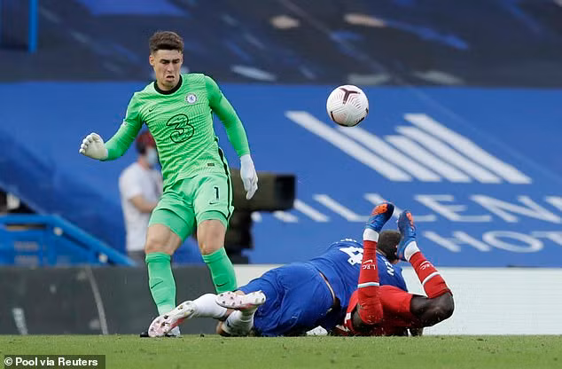 Sai sót của Kepa và hàng thủ đã khiến Chelsea thất bại ngay tại sân nhà.