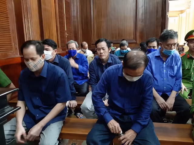 Các bị cáo tại tòa.