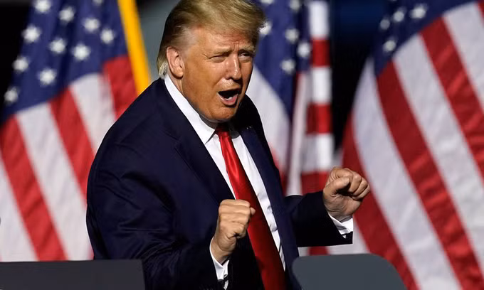 Tổng thống Donald Trump tại sự kiện ở Newport News, bang Virginia hôm 25/9. Ảnh: AP.
