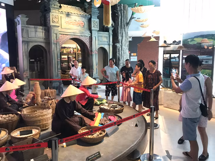 Bảo tàng Quảng Ninh đã đón 1.000 lượt khách trong 2 ngày cuối tuần vừa qua. 