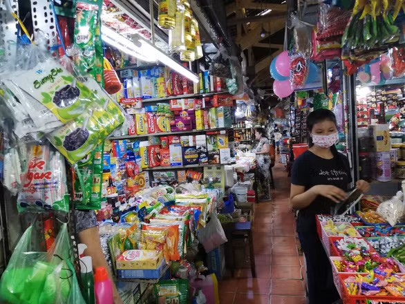 Dịch COVID-19 khiến cả doanh nghiệp lẫn hộ kinh doanh thoi thóp - Ảnh: A.H