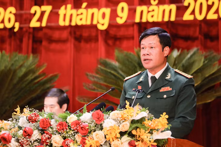 Đại biểu Lê Văn Long, Chỉ huy trưởng Bộ CHQS tỉnh phát biểu tham luận tại hội nghị.
