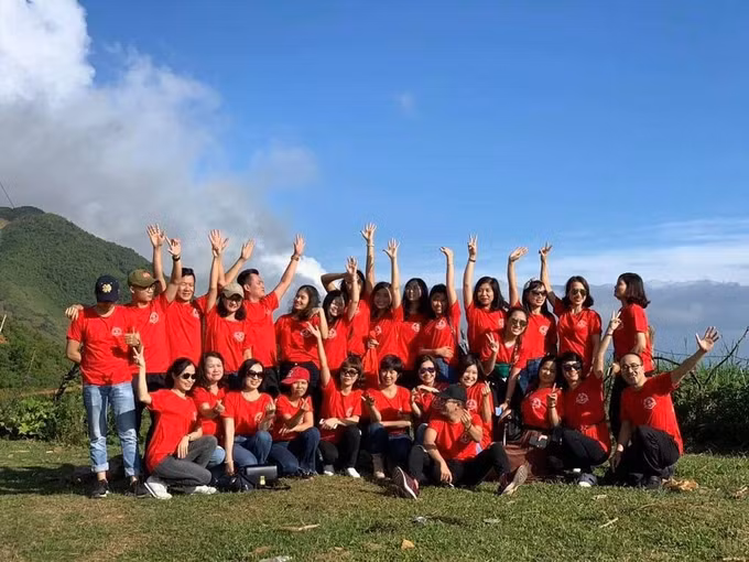 Cuối năm, nhu cầu du lịch của khách đoàn tăng vì doanh nghiệp tổ chức các chương trình để động viên khen thưởng nhân viên, cổ vũ tinh thần nhân viên để bứt phá về đích cuối năm. Trong ảnh, đoàn khách của công ty Flamingo Redtour. Ảnh: Bích Huệ