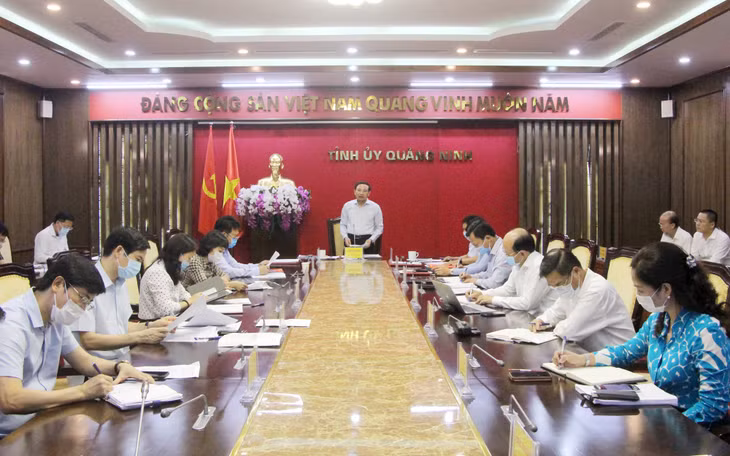Đồng chí Nguyễn Xuân Ký, Bí thư Tỉnh ủy, Chủ tịch HĐND tỉnh, kết luận cuộc họp.