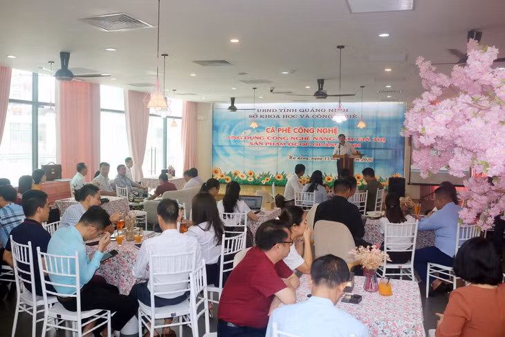 Quang cảnh chương trình cafe công nghệ: 