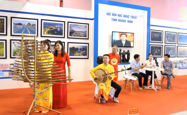 Không gian trưng bày và biểu diễn nghệ thuật của Hội Văn học ngệ thuật tỉnh.