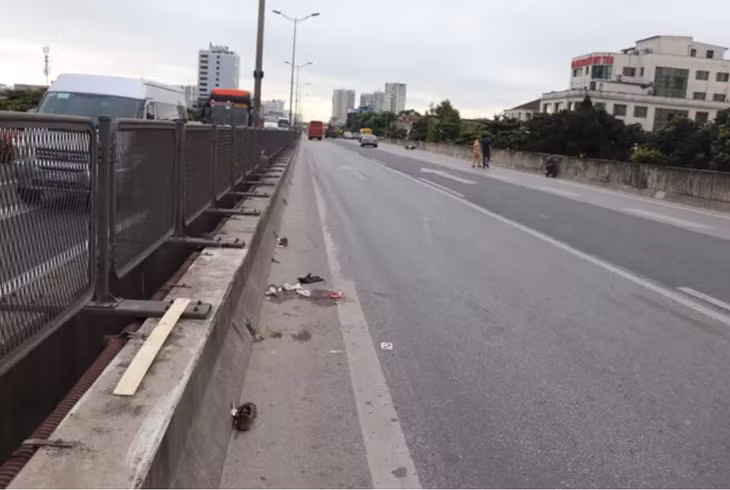 Vụ tai nạn được phát hiện vào khoảng 5h30 phút sáng nay (18/9), tại đường vành đai 3 trên cao thuộc địa phận phường Thanh Xuân Bắc, quận Thanh Xuân. Ảnh: CA quận Thanh Xuân cung cấp.