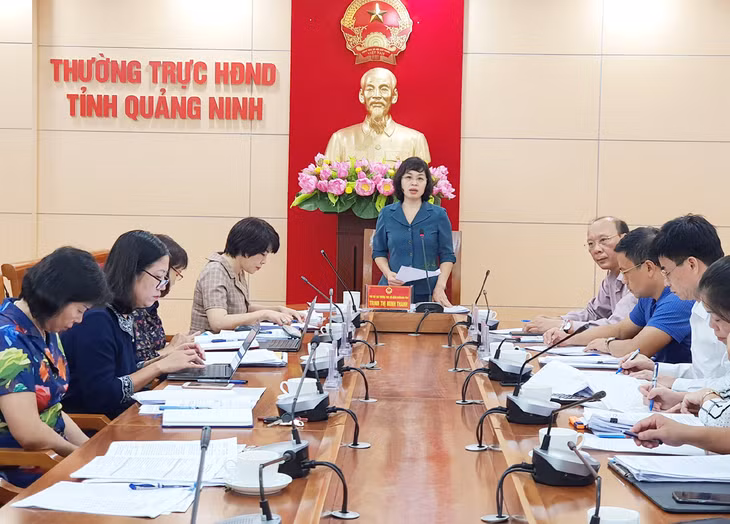 đồng chí Trịnh Thị Minh Thanh, Phó Chủ tịch Thường trực HĐND tỉnh trưởng đoàn giám sát phát biểu tại buổi làm việc