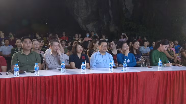 Quang cảnh hội nghị