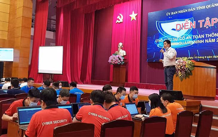 Sở TT&TT đã phối hợp với Trung tâm Giám sát an toàn không gian mạng quốc gia (NCSC) thuộc Cục An toàn thông tin, Bộ TT&TT tổ chức cuộc diễn tập ứng cứu sự cố an toàn thông tin mạng dành cho đội ứng cứu sự cố của tỉnh,