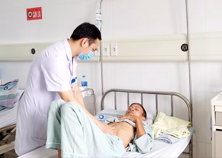 Chăm sóc sức khỏe người bệnh tại khoa Ung bướu 1, Trung tâm Ung bướu, Bệnh viện Bãi Cháy.