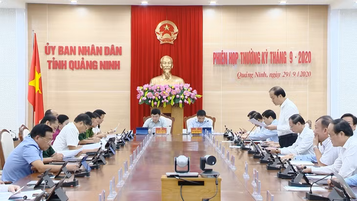 Lãnh đạo Sở Kế hoạch và Đầu tư báo cáo tại cuộc họp