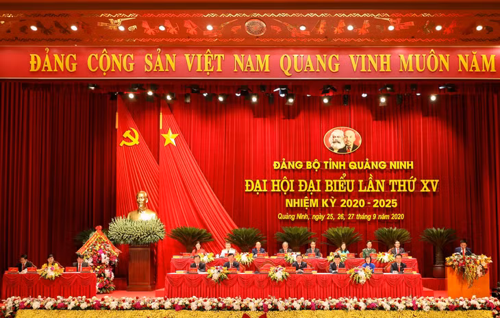 Đoàn Chủ tịch điều hành Đại hội.