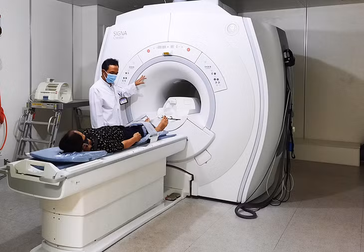 Trung tâm Y tế TX Đông Triều sử dụng máy cộng hưởng từ 1,5tesla trong khám chữa bệnh.