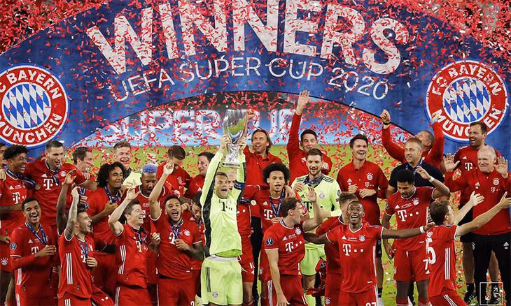 Bayern mừng danh hiệu thứ tư trong ba tháng qua. Ảnh: Reuters